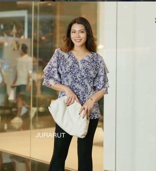 ✨เสื้อคอวีแขนระบาย✨ - Image 2