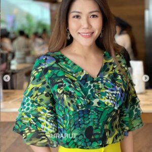 ✨เสื้อคอวีแขนระบาย✨