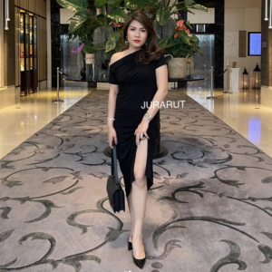 ✨เดรสยาวผ่าข้าง เปิดไหล่✨