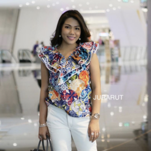 ✨เสื้อแขนกุด คอวีระบายกุ้นขอบ✨