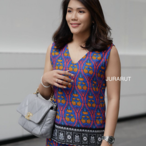 ✨เสื้อคอวี แขนกุด ✨