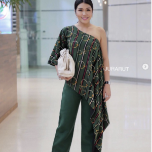 ✨เสื้อเปิดไหล่✨