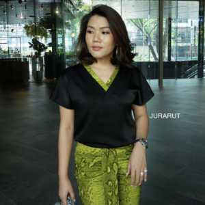 ✨เสื้อคอวี✨