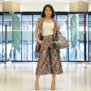 ✨เสื้อปกเทเลอร์ แขนกุด✨