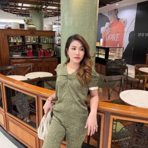 ✨เสื้อคอวี จับจีบช่วงอก✨